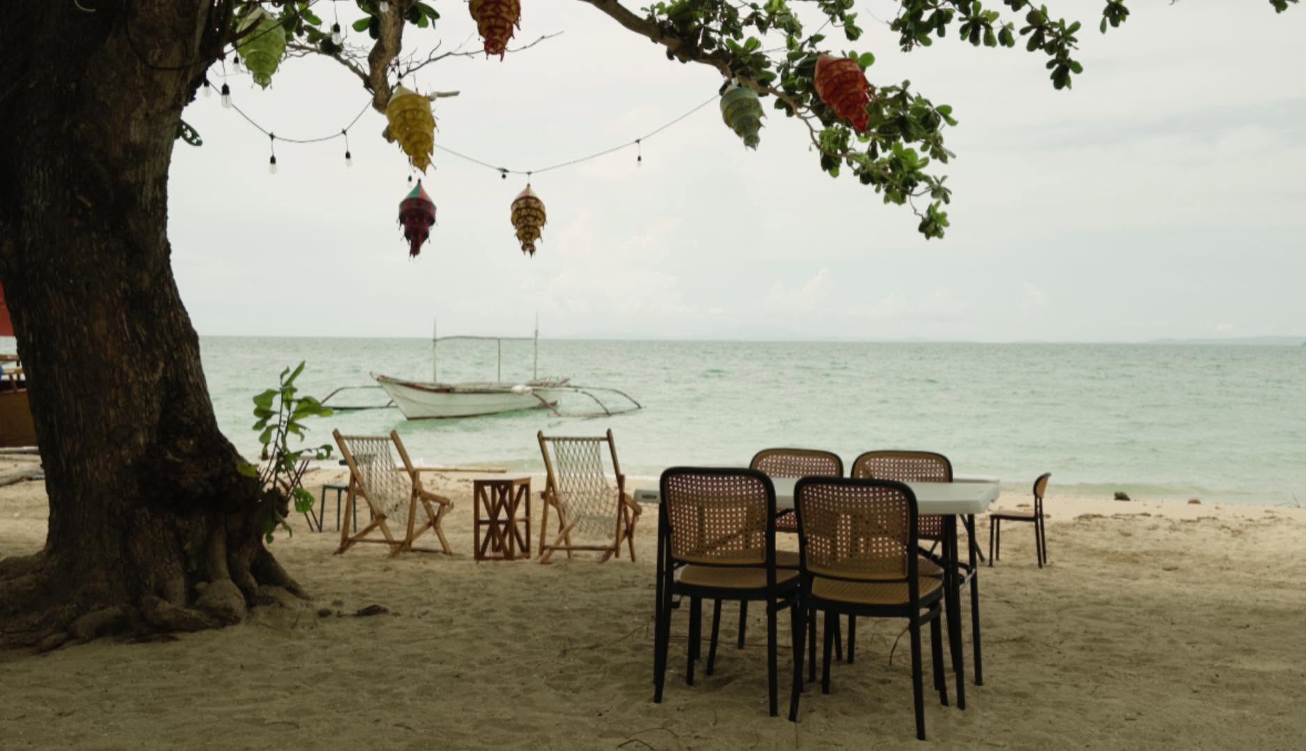 Afternoon breeze at the beachfront tables